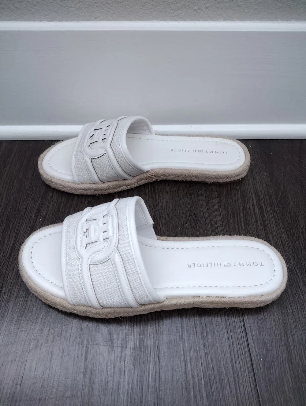 Tommy Hilfiger Hadjea Espadrille Slip-On Flat Sandals Women's size 7 LIKE NEW